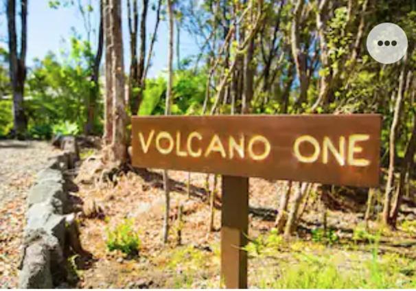 Volcano One - Modern Studio With Lanai Near Volcano National Park 외부 사진